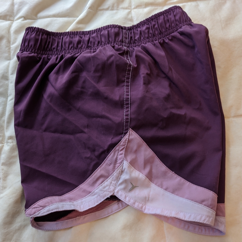 Girl's Old Navy athletic shorts